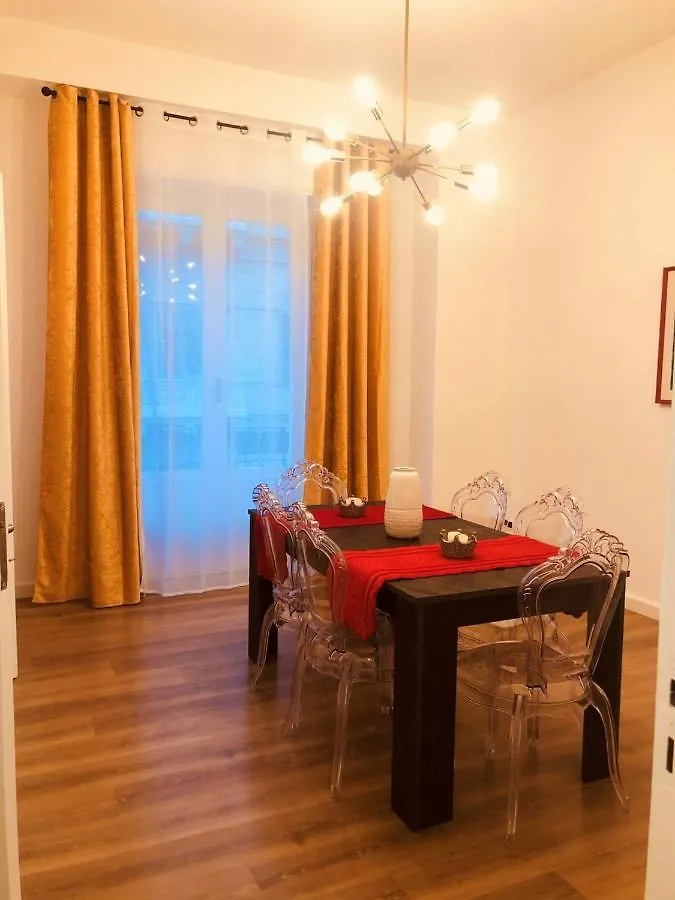 Apartment Luminosissimo Grande Appartamento Nel Centro Di Palermo